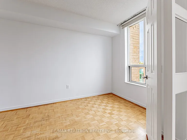 284 Bloor St W #903 — Photo 11