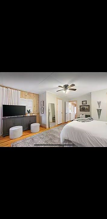 2nd image of 221 John St