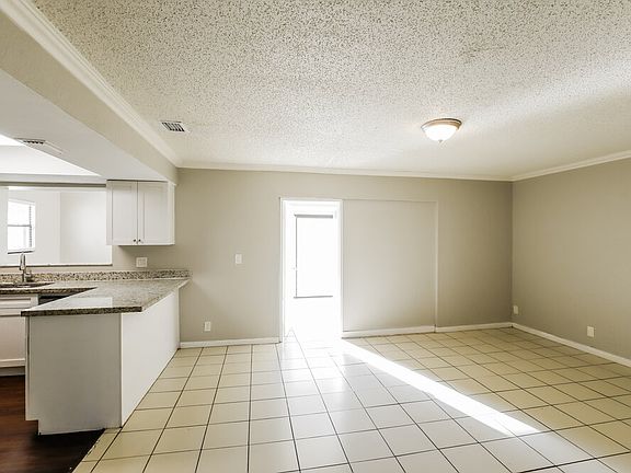 5th image of 1147 SW 24th Ter