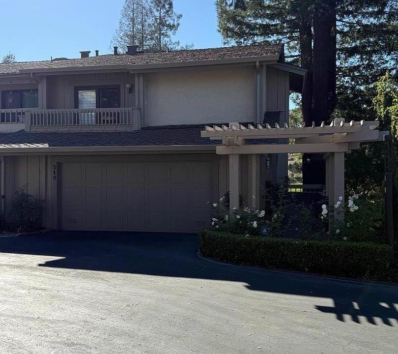 2nd image of 540 Sand Hill Cir