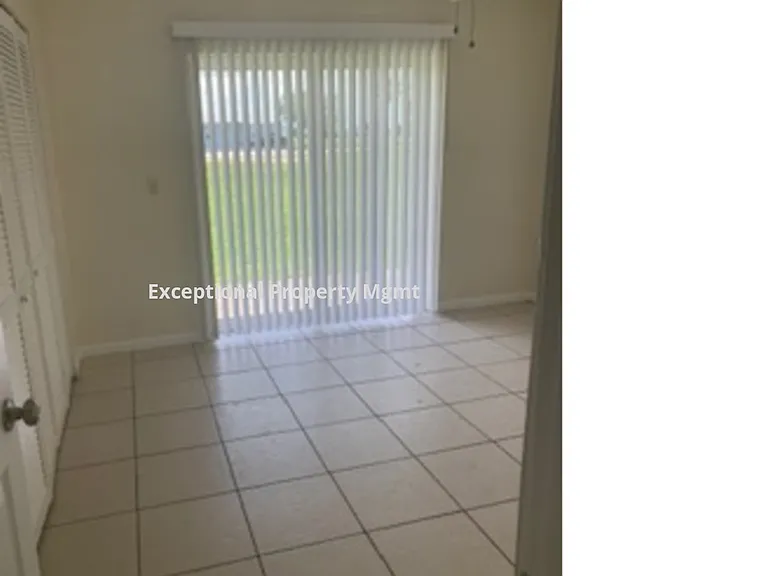 810 NE 8th St — Photo 8