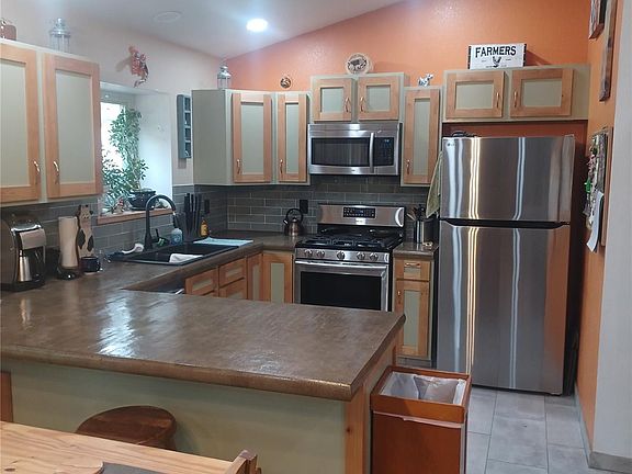 5th image of 318 Riviera Lane