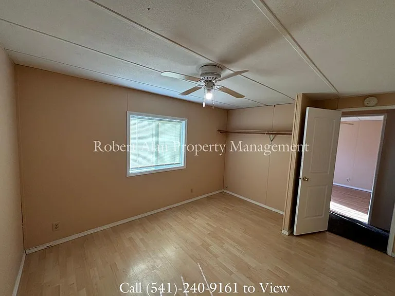 447 SW 5th St — Photo 8