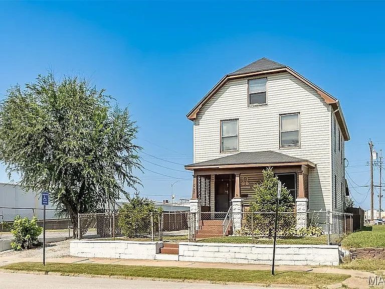 1911 Benton St — Photo 15