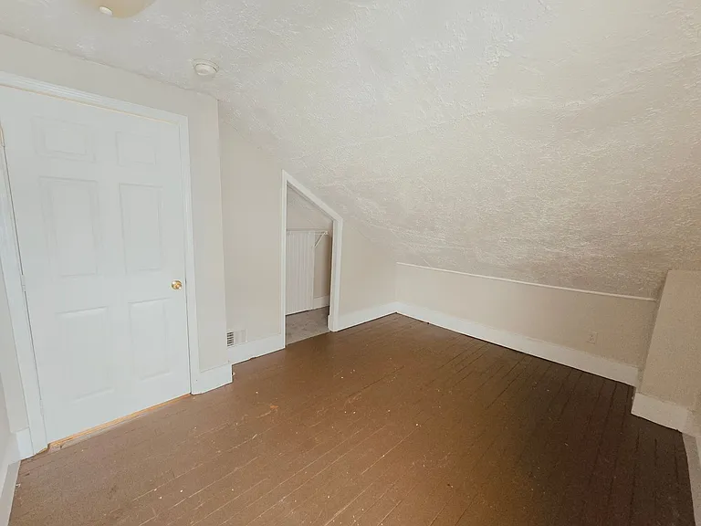 651 S 43rd St — Photo 2