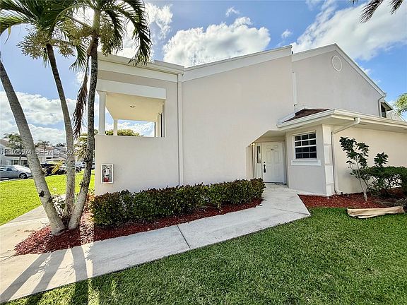 2nd image of 2221 SE 27th Dr #106-B