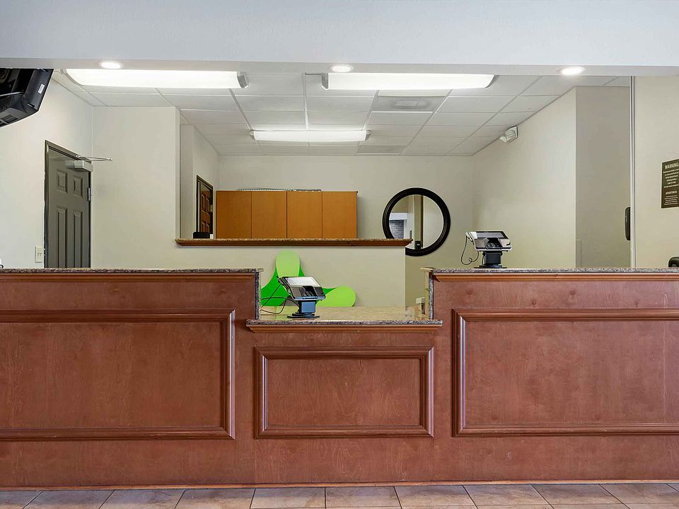 Lobby and Guest Check-in