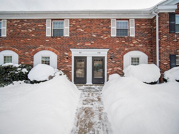 2nd image of 907 Windsor Dr Unit 907
