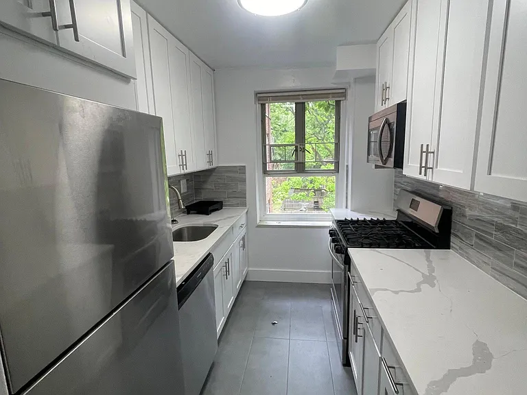71st Cres — Photo 1