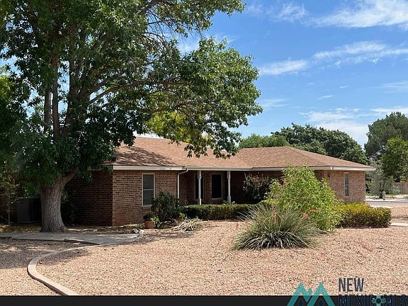 2nd image of 11 Walking Cane Ln