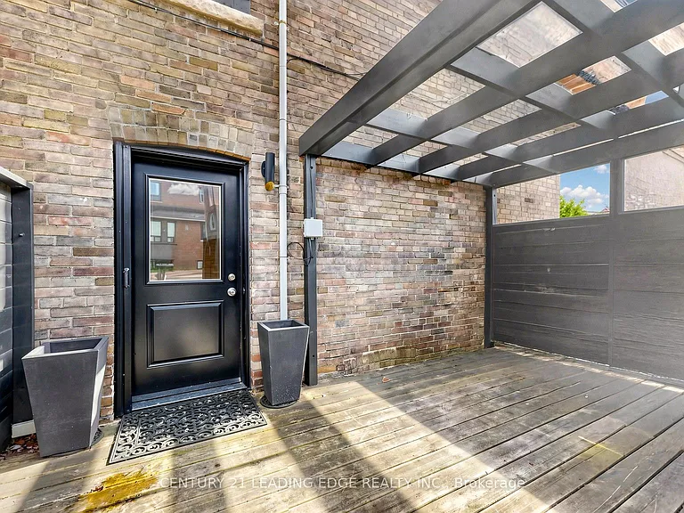 679 Woodbine Ave E #2 — Photo 4