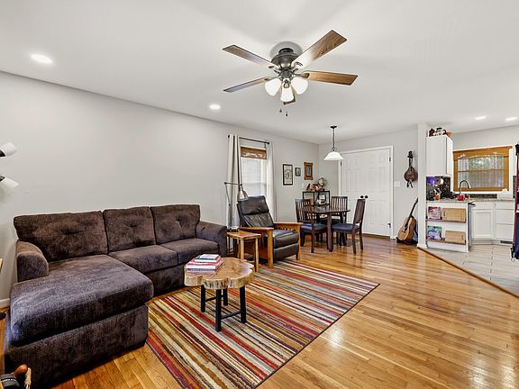 4th image of 574 Judy Ln