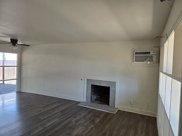 2707 Broadmoor Ave — Photo 3
