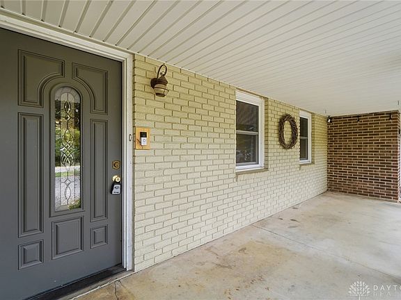 4th image of 375 N Rangeline Rd