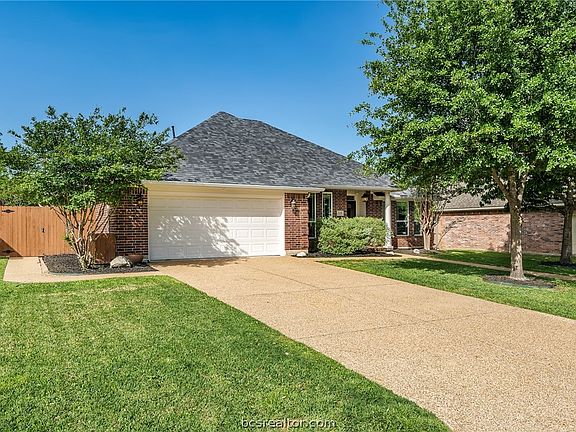 4th image of 3708 Bridle Trails Ct