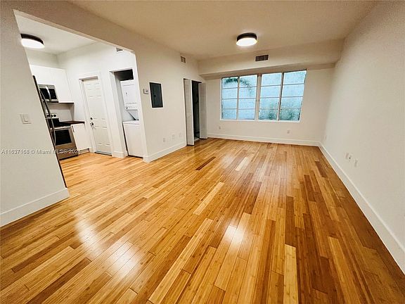 3rd image of 960 Bay Dr #912