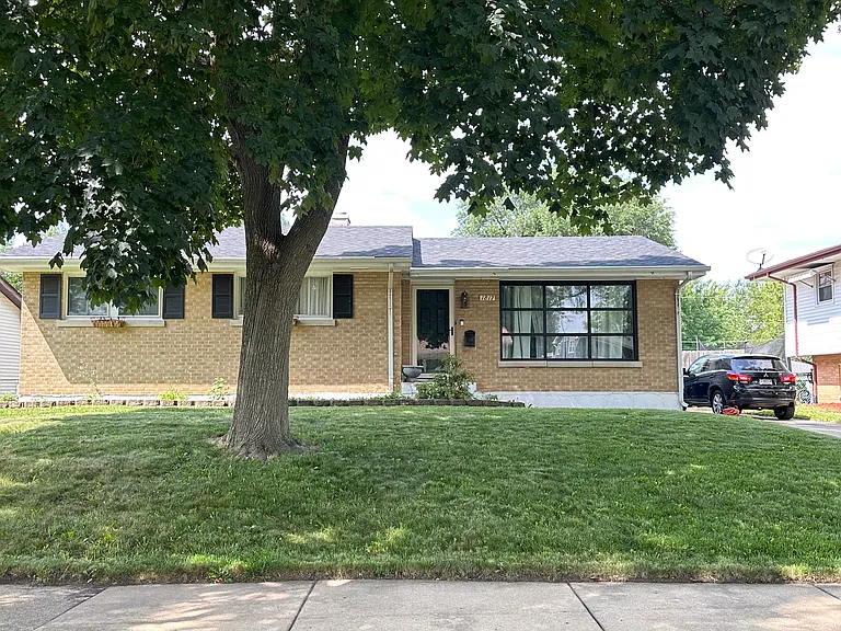 1817 Ivy Ln — Photo 1