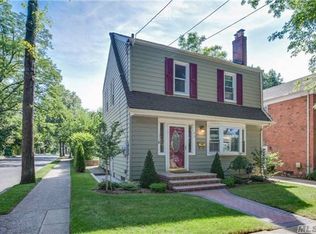3 Primrose Ave, Floral Park, NY 11001