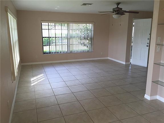 2nd image of 1611 Laurel Leaf Ln APT A