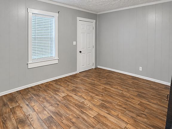 3rd image of 1201 E 8th St #B