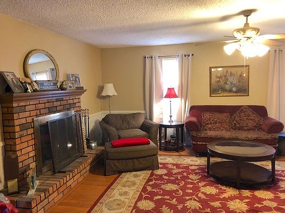4th image of 1301 Dogwood St