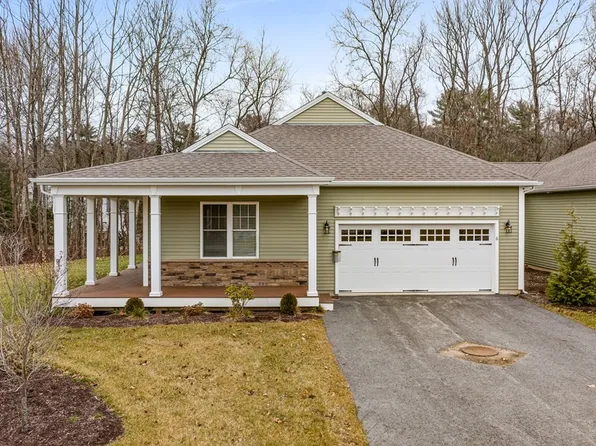 10 Walter Edwards St #10, Uxbridge, MA 01569
