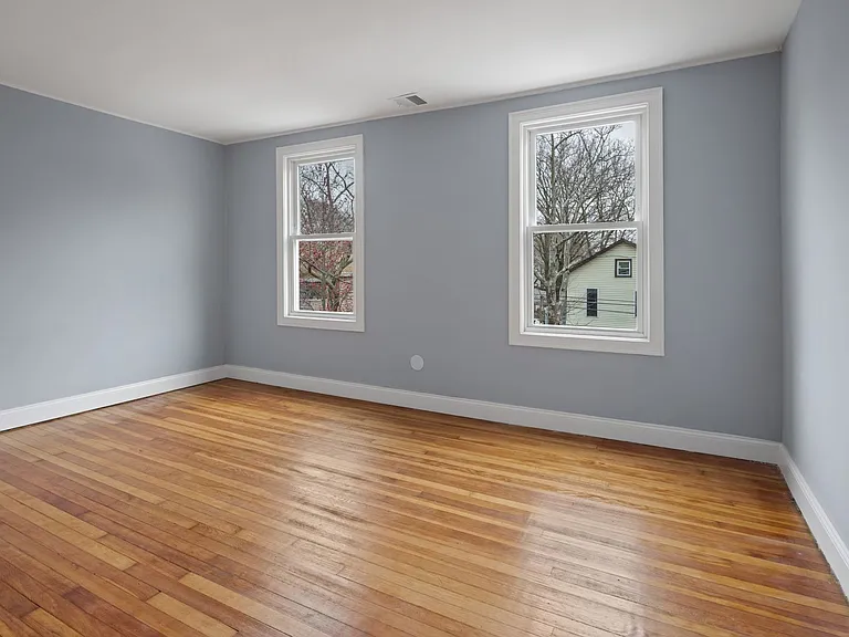 90 Nicoll St. — Photo 13