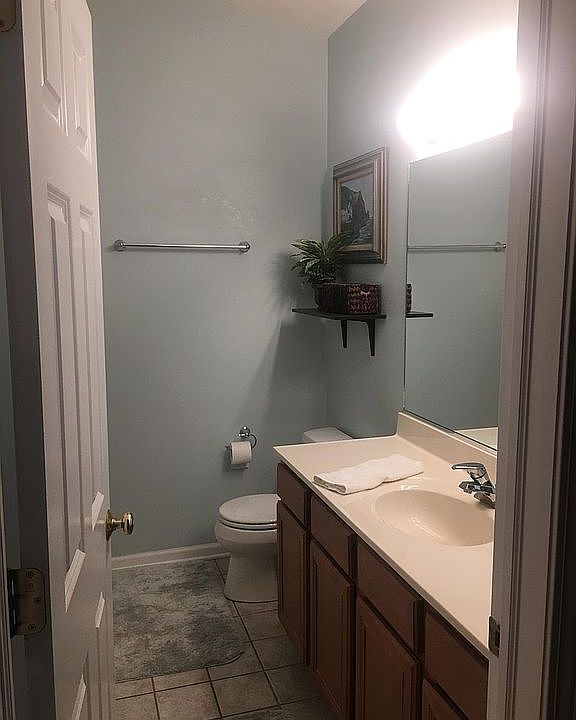 2nd Floor Bathroom