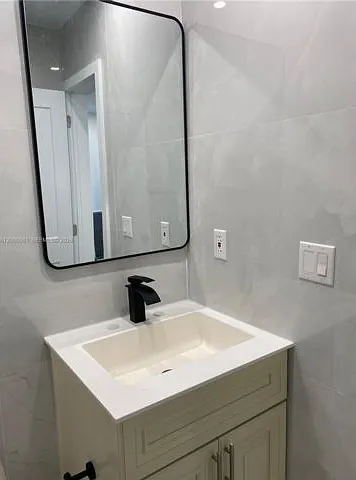 2350 SW 26th Ln — Photo 3
