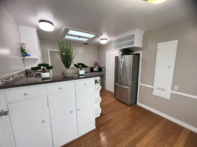 250 Carlton Ave — Photo 10