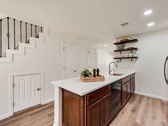 4th image of 190 Merlin Way