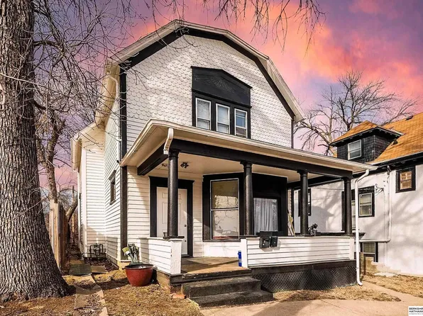 3860 Dodge St, Omaha, NE 68131