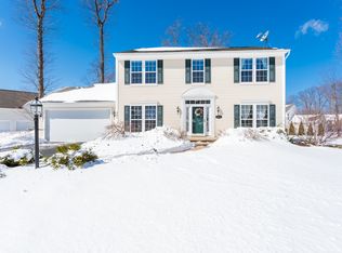 541 Robindale Dr, Webster, NY 14580