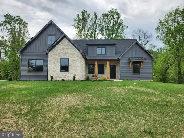 413 Willow Oaks Dr, Lewisberry, PA 17339