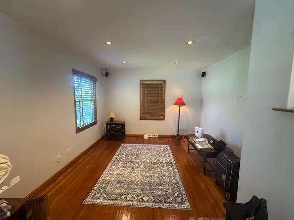 (undisclosed Address), Huntington, NY 11743