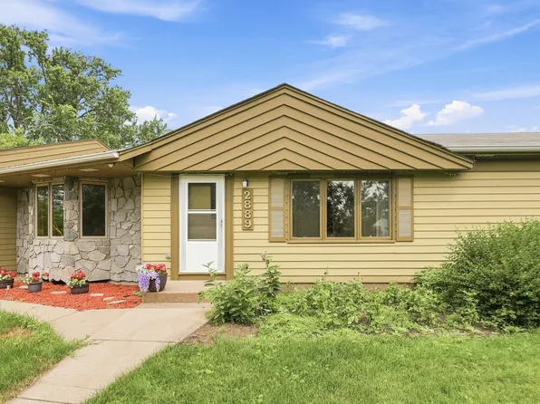 2889 Simpson St, Roseville, MN 55113