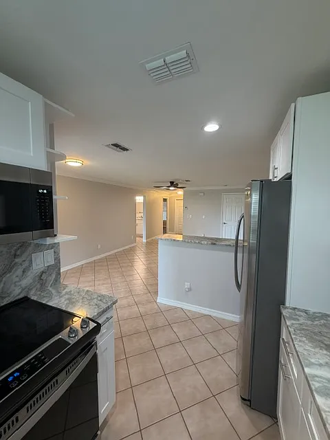 2 bed, 1.5 bath, 1014 sqft, $1,825 — Photo 4