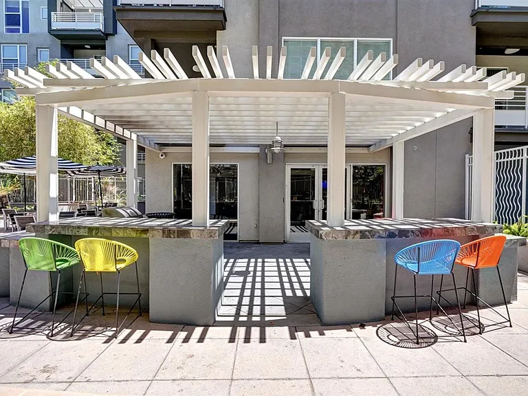 Stadium House Apartments — Photo 16