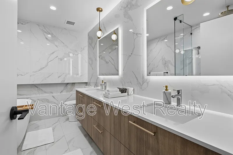 3800 Capozzi Rd — Photo 2