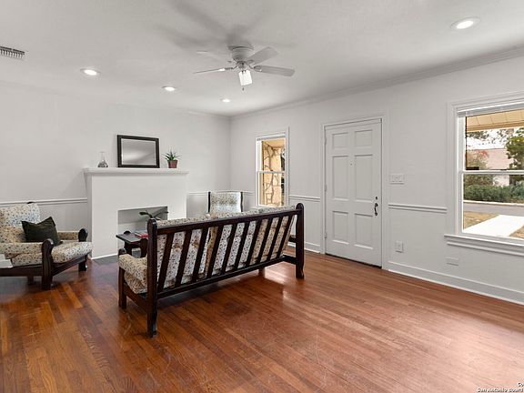 3rd image of 168 THORAIN BLVD