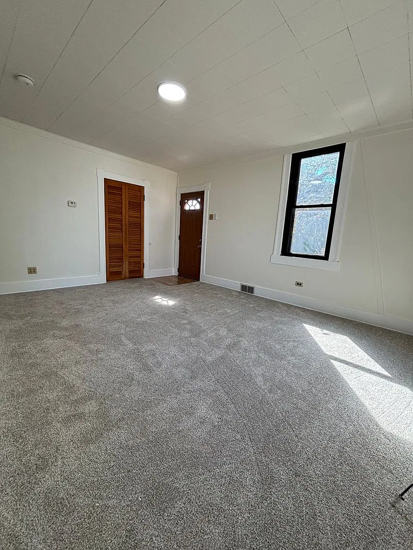 3 bed 1 bath home for rent in Belleville — Photo 4