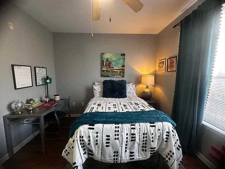 The Quarters Sterling House (Student Housing - Rent by the Bed) — Photo 35