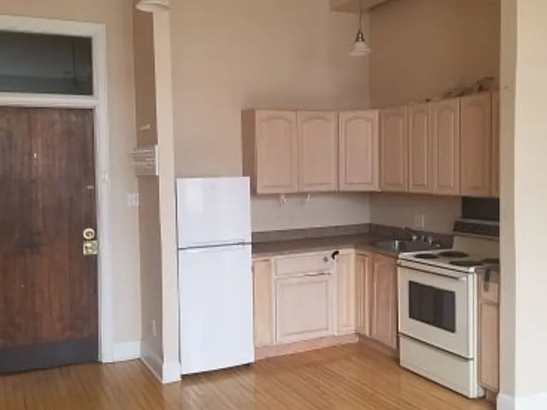 227 W Wapello St — Photo 17