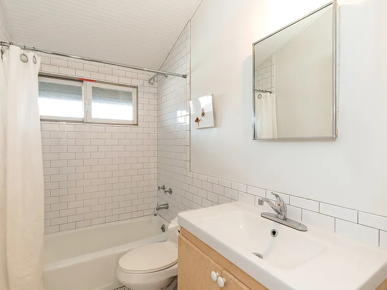 E Lake Dr — Photo 11