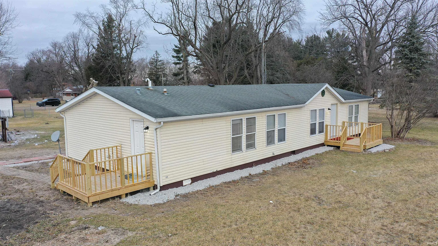 105 N Us Highway 421 photo 1