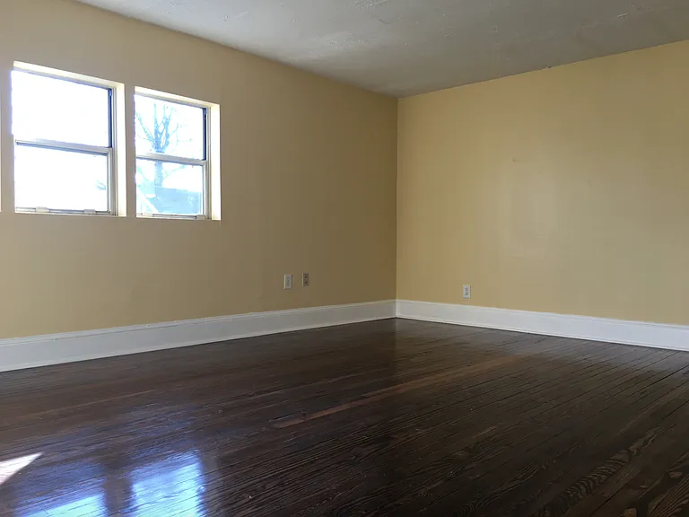 427 Sycamore Ave — Photo 2