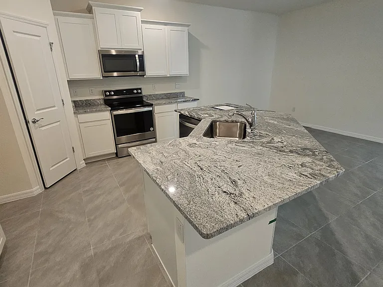 32282 Lexington St — Photo 6