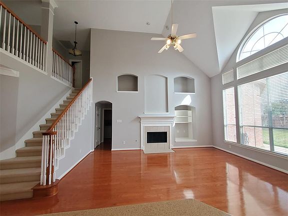 4th image of 5439 Emerald Pointe Ln