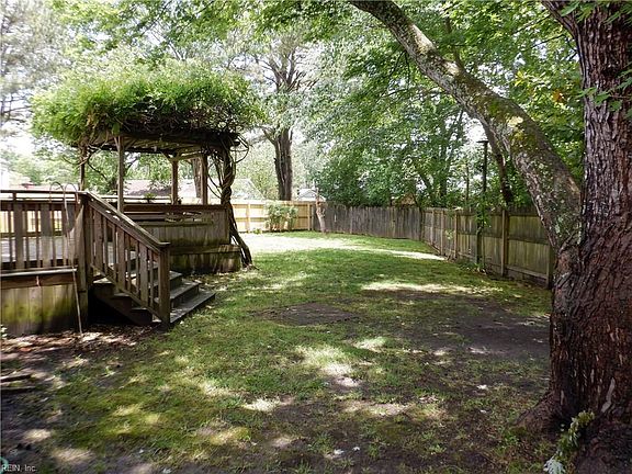 2nd image of 833 Arondale Cres