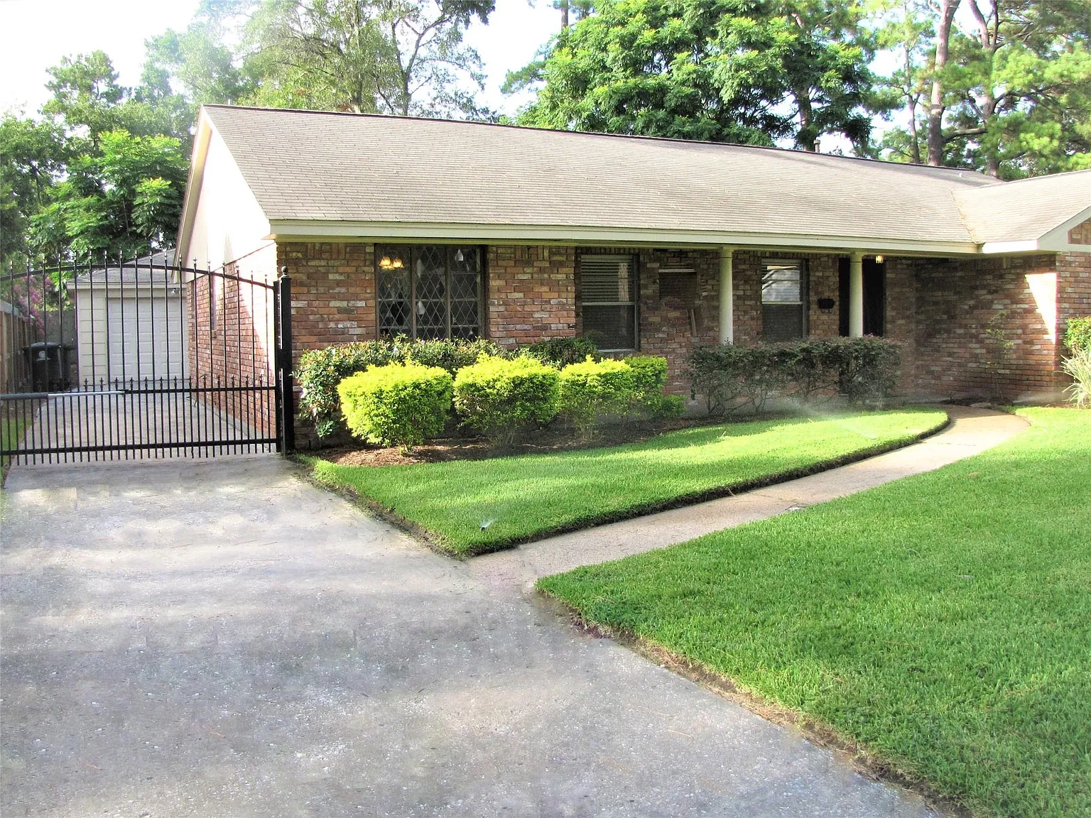 3 bed, 1737 sqft, $2,550 — Photo 2